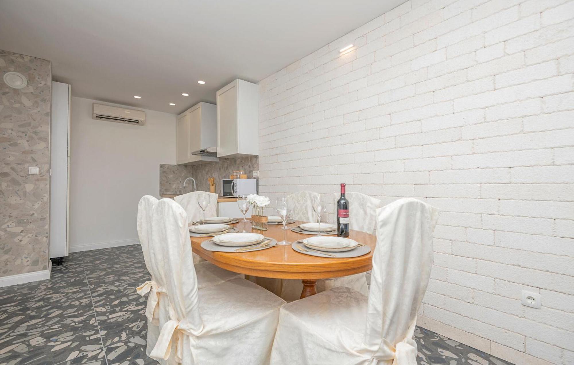 Cozy Apartment In Makarska With Kitchen Exterior photo