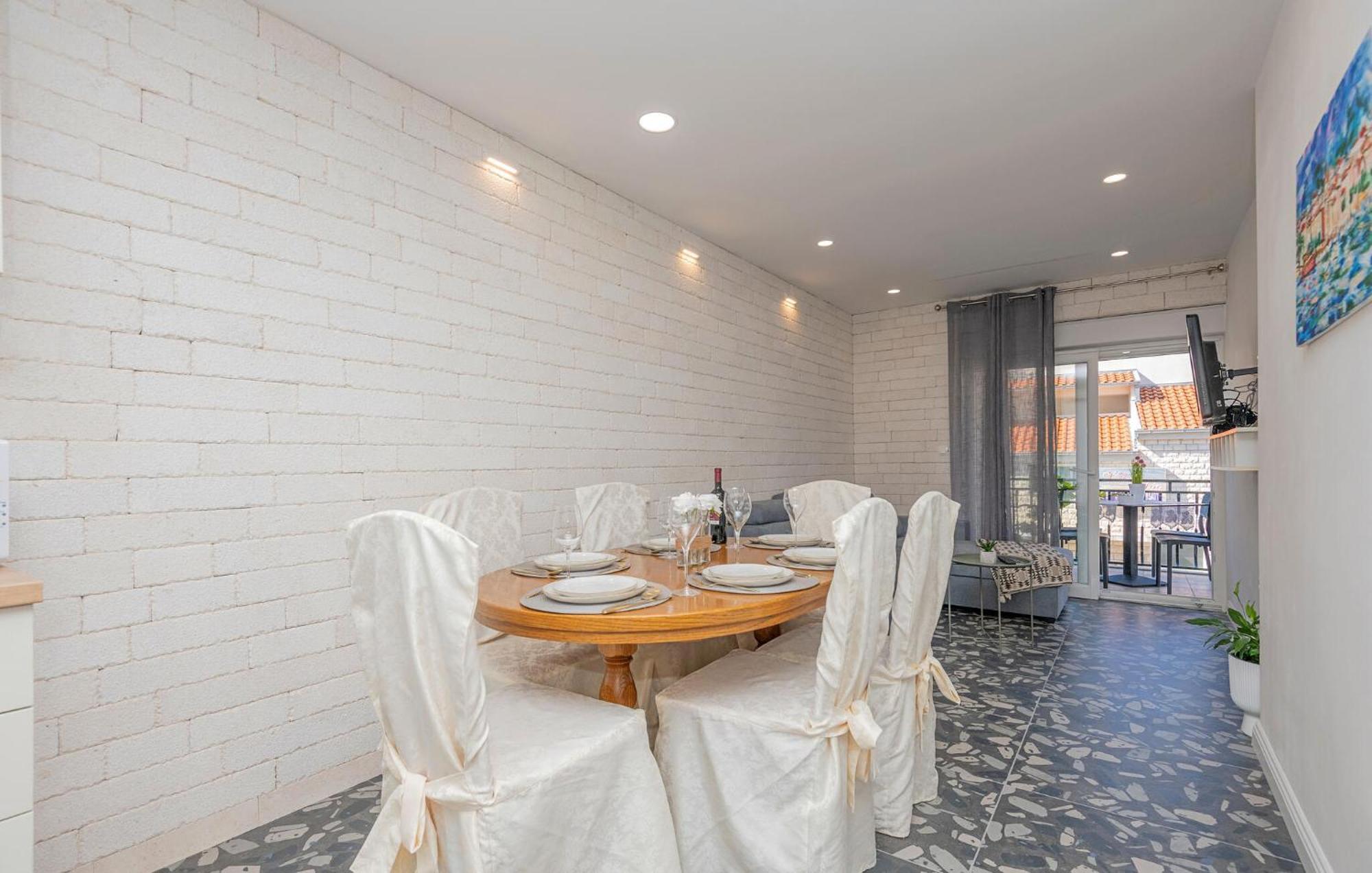 Cozy Apartment In Makarska With Kitchen Exterior photo